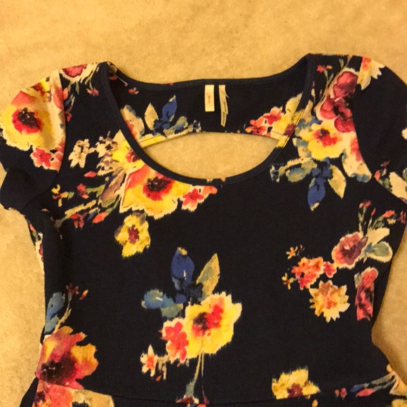 🌺🌸Floral Dress🌸🌺 - Picture 3 of 5